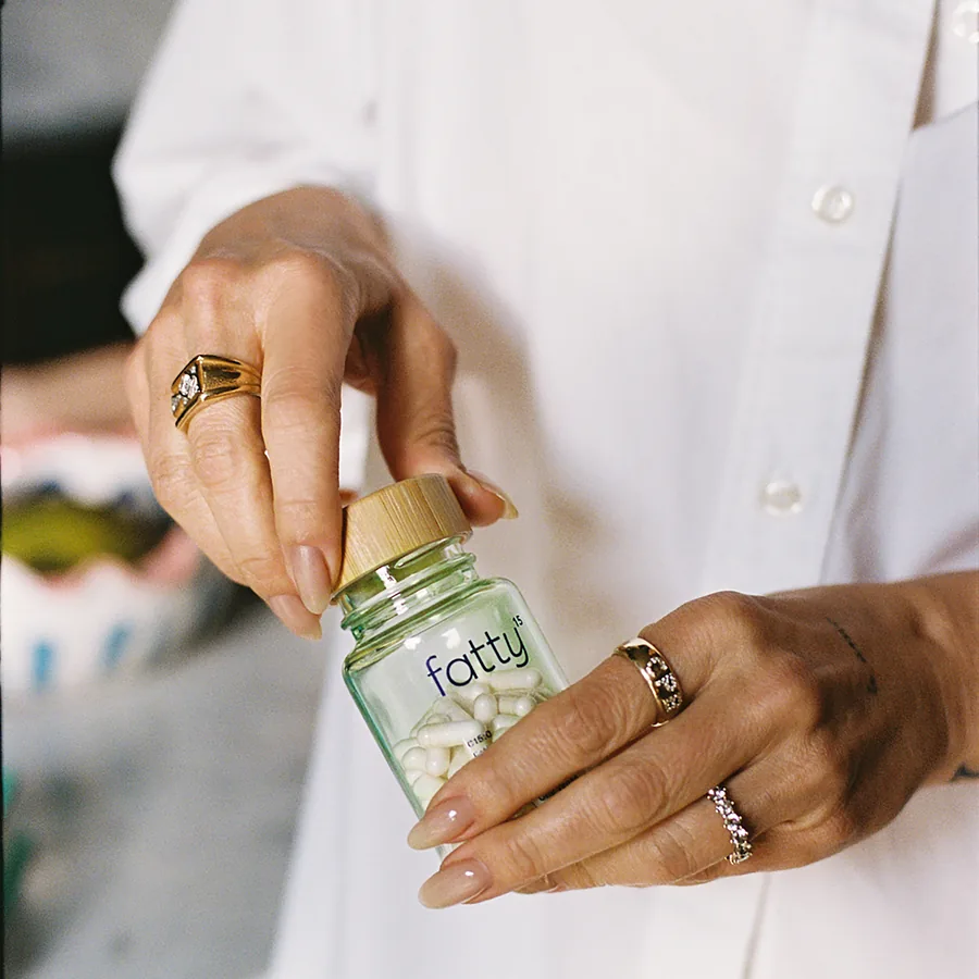 Hands holding the fatty15 bottle