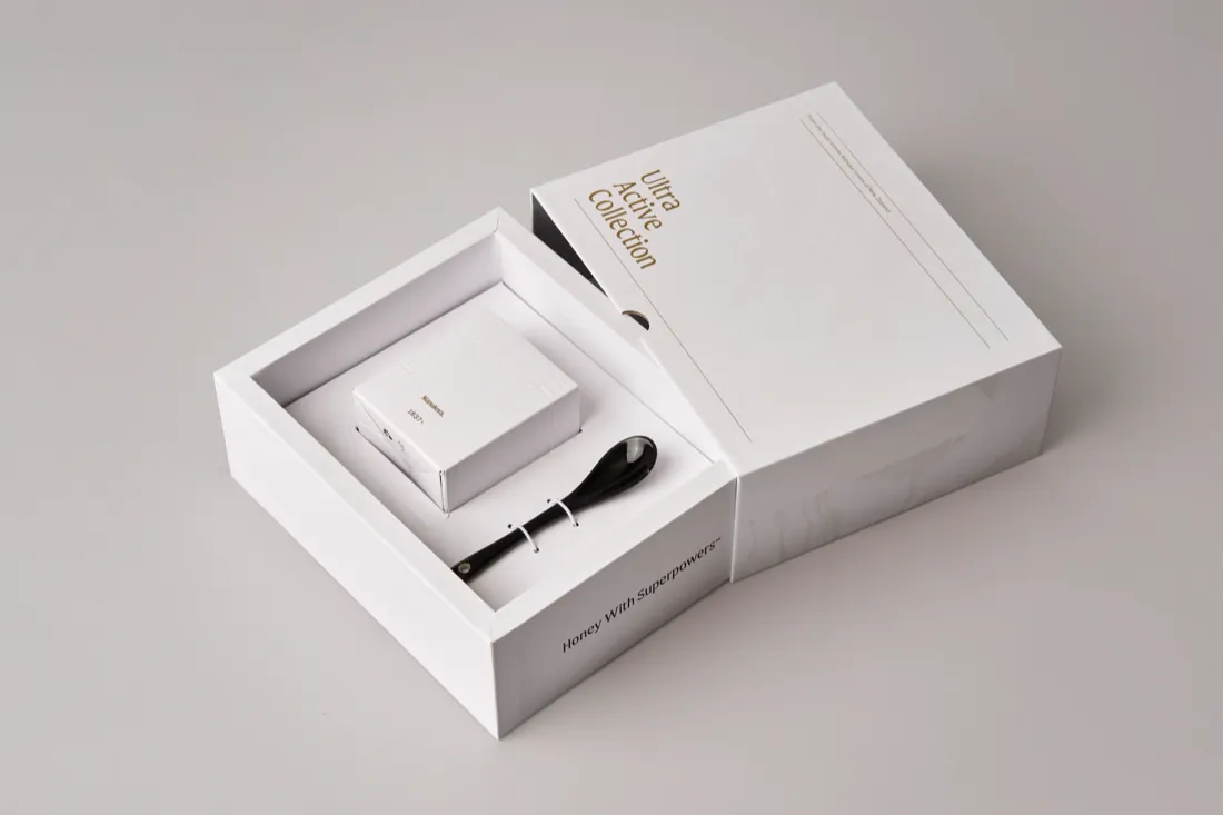 Open Manukora Ultra Active Collection box containing a boxed jar and a dark spoon
