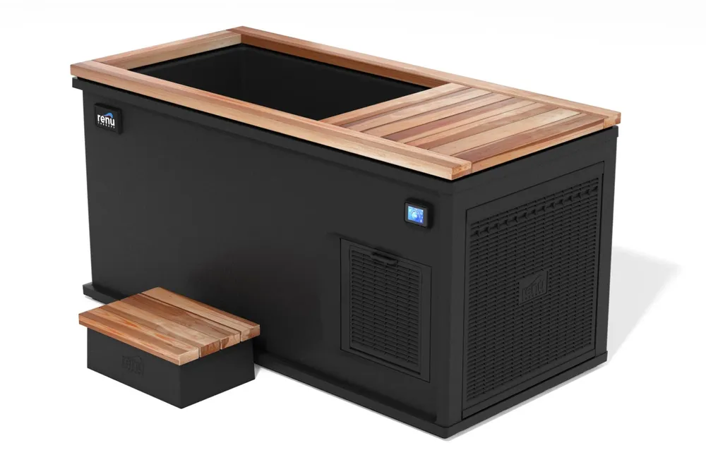 Renu Therapy Cold Stoic 3.0 in Meterous Black with a California Redwood breath deck and matching step stool